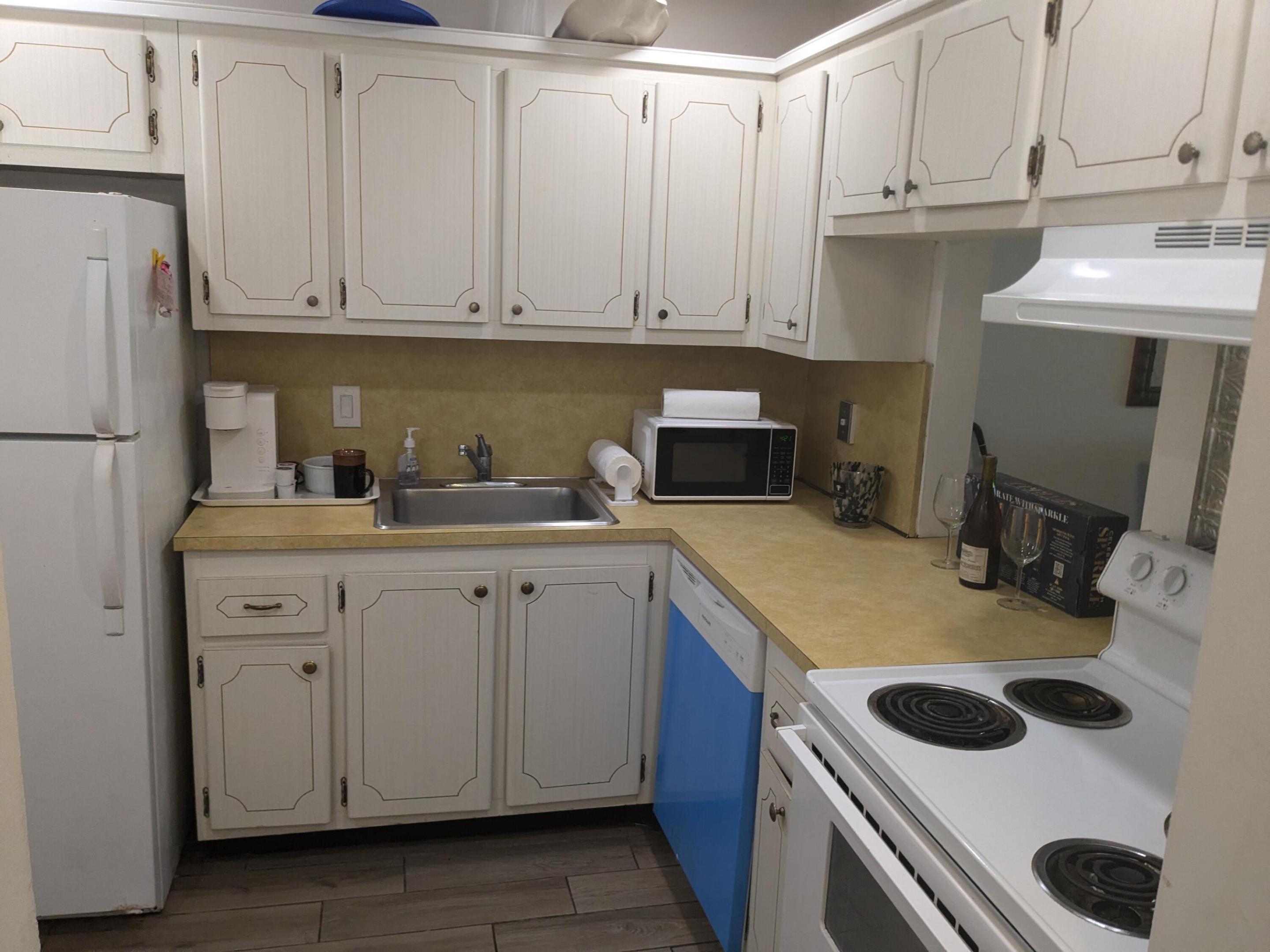 1502 S Lakeside Drive 107