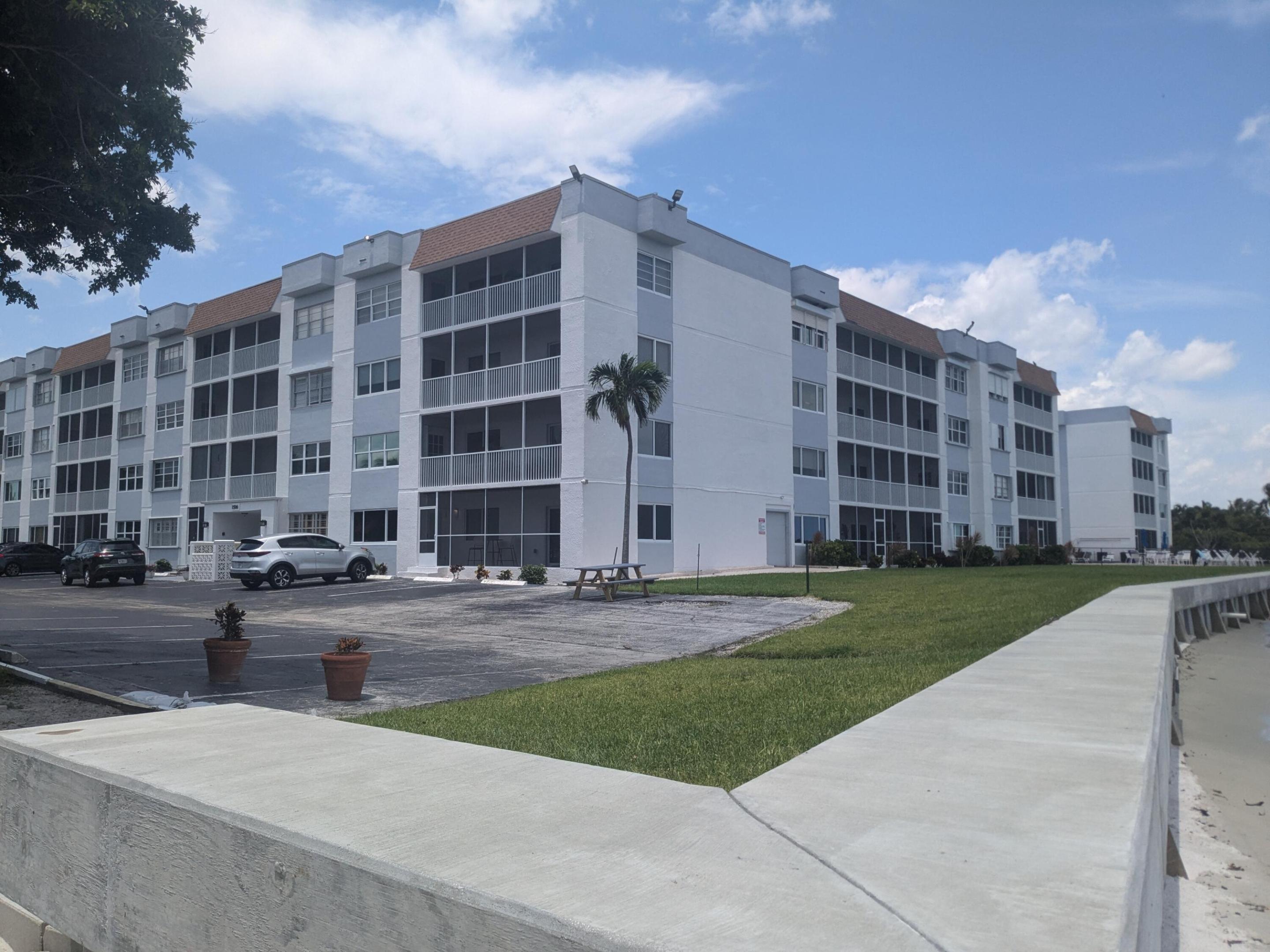 1502 S Lakeside Drive 107