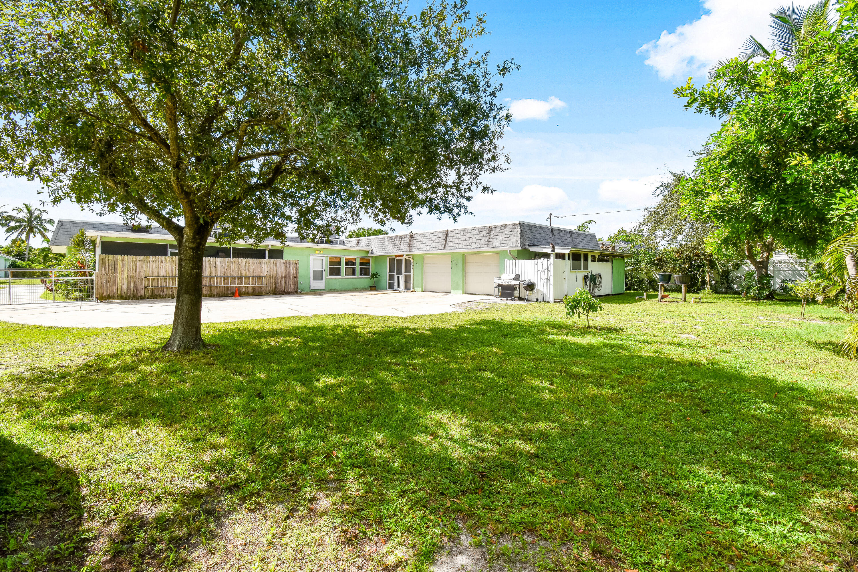 8585 SE Lyons Road