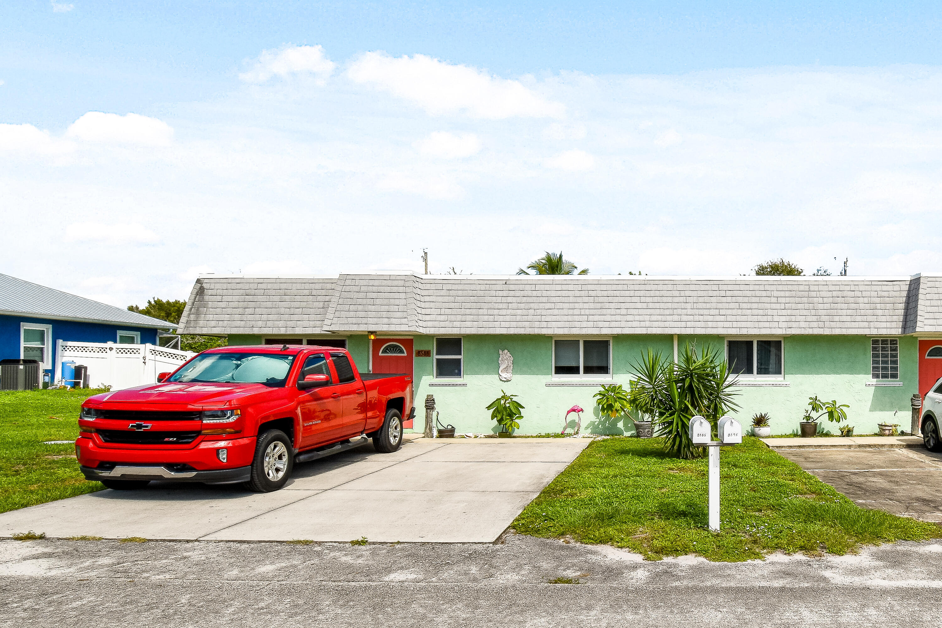 8585 SE Lyons Road