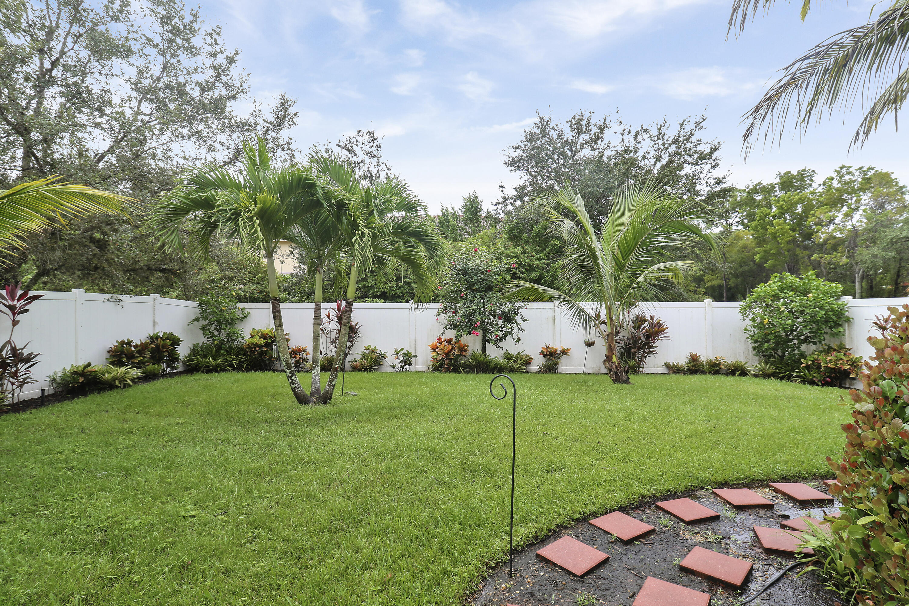 3225 SW Porpoise Circle