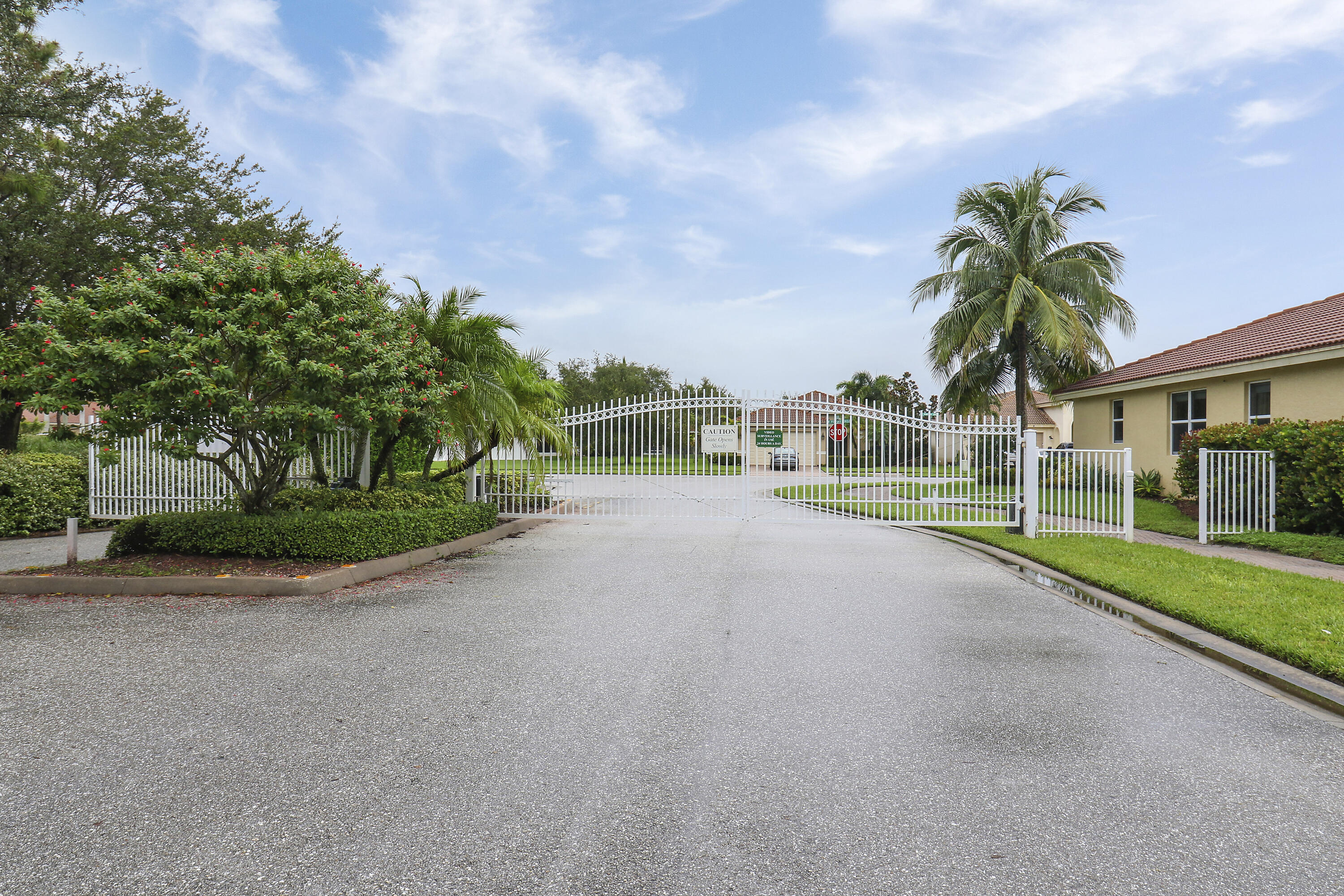 3225 SW Porpoise Circle