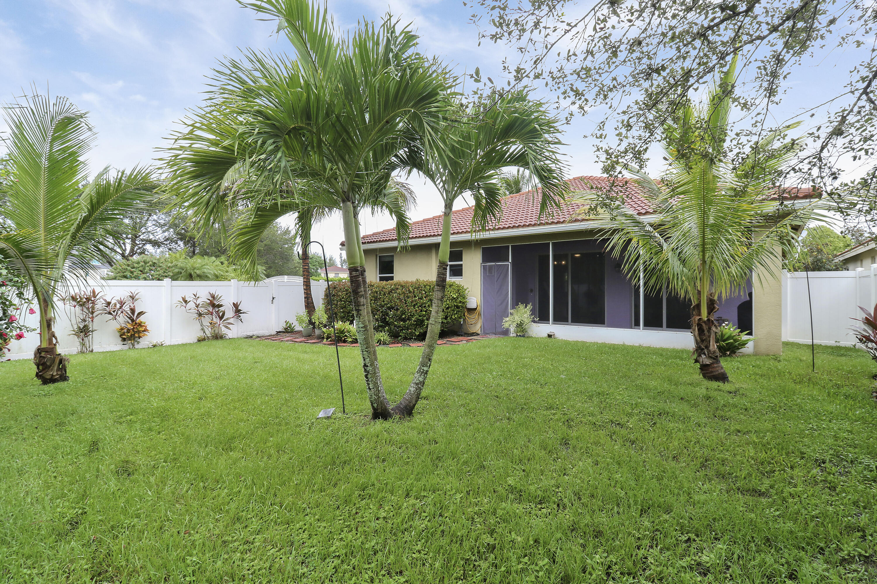 3225 SW Porpoise Circle