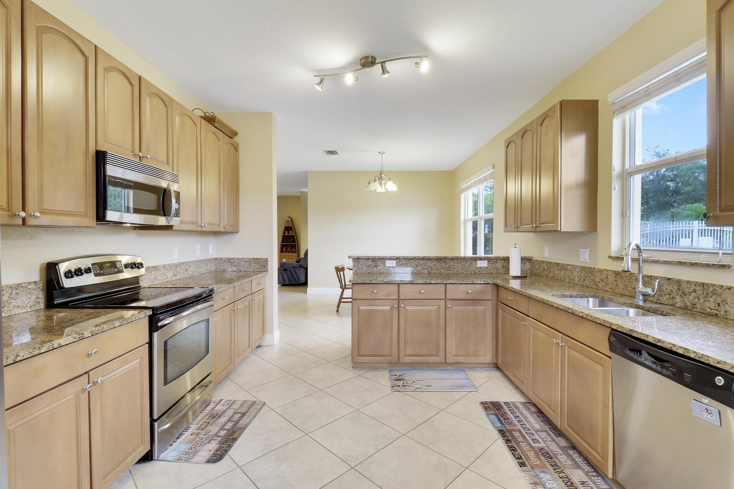 3225 SW Porpoise Circle