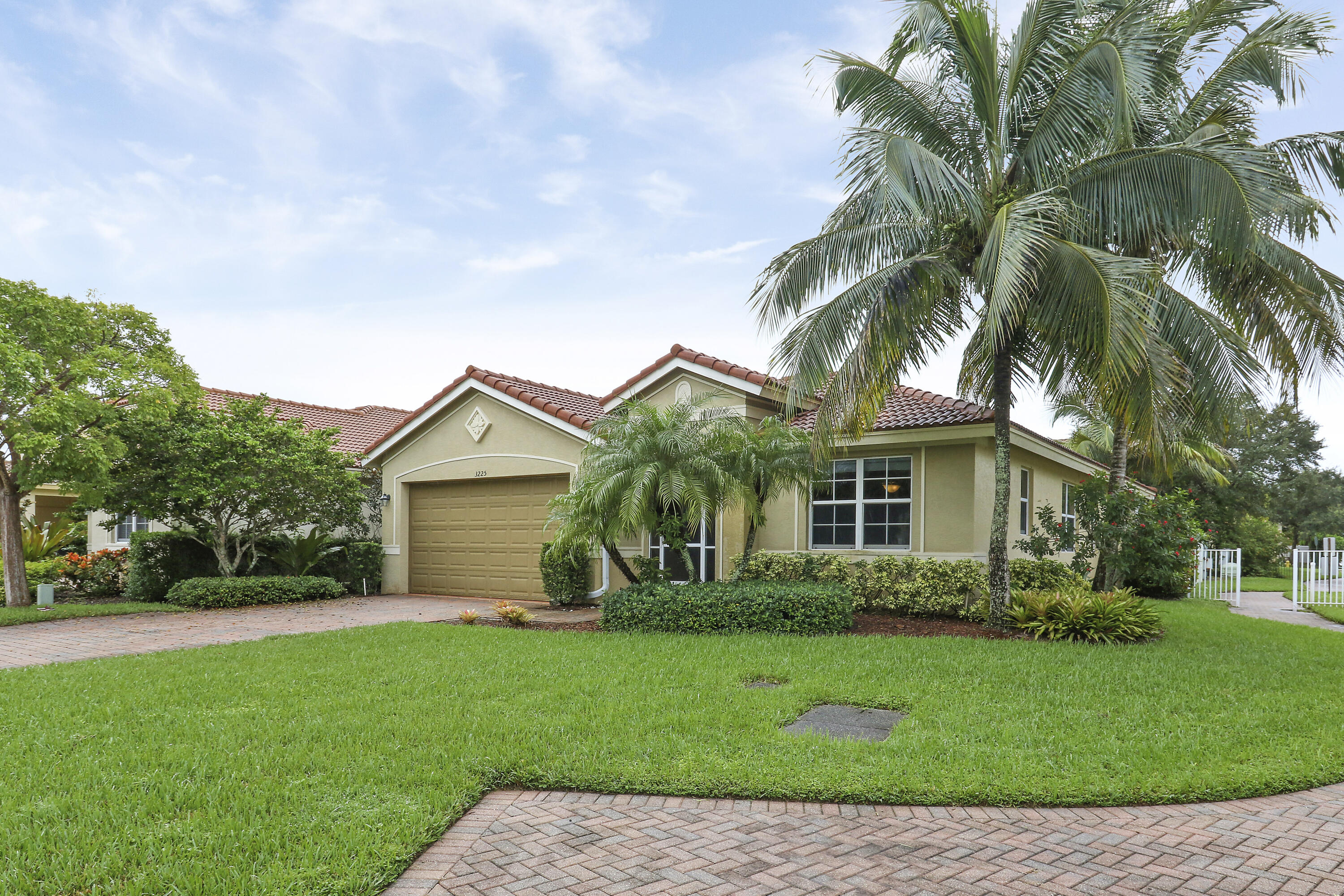 3225 SW Porpoise Circle