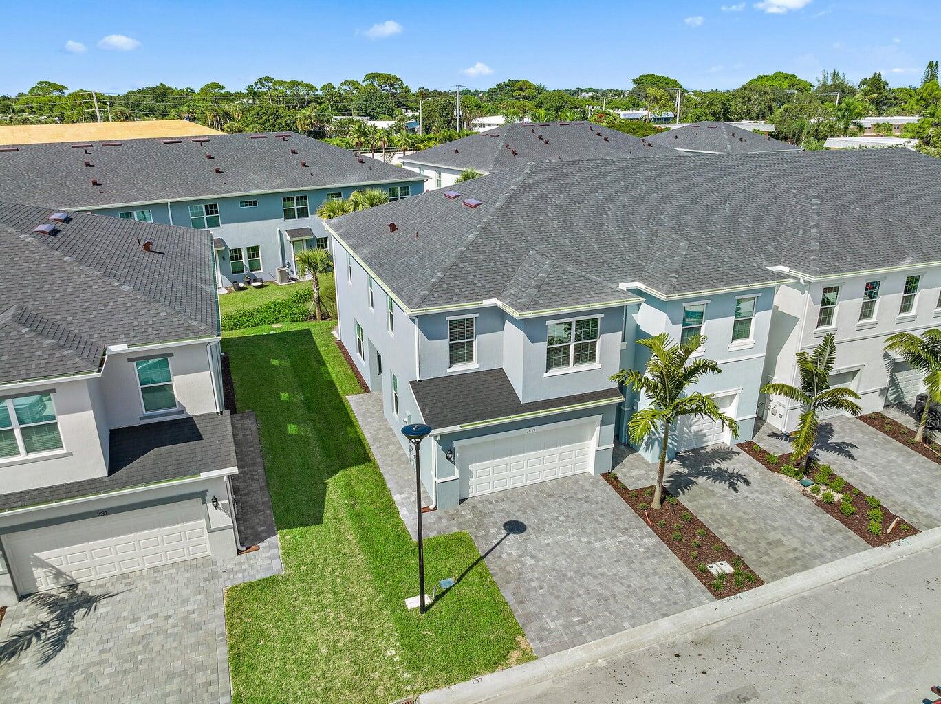 1839 SE Roxy Way