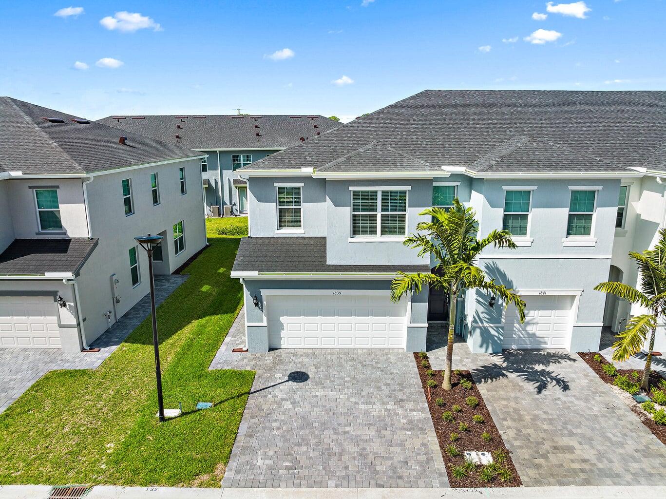 1839 SE Roxy Way