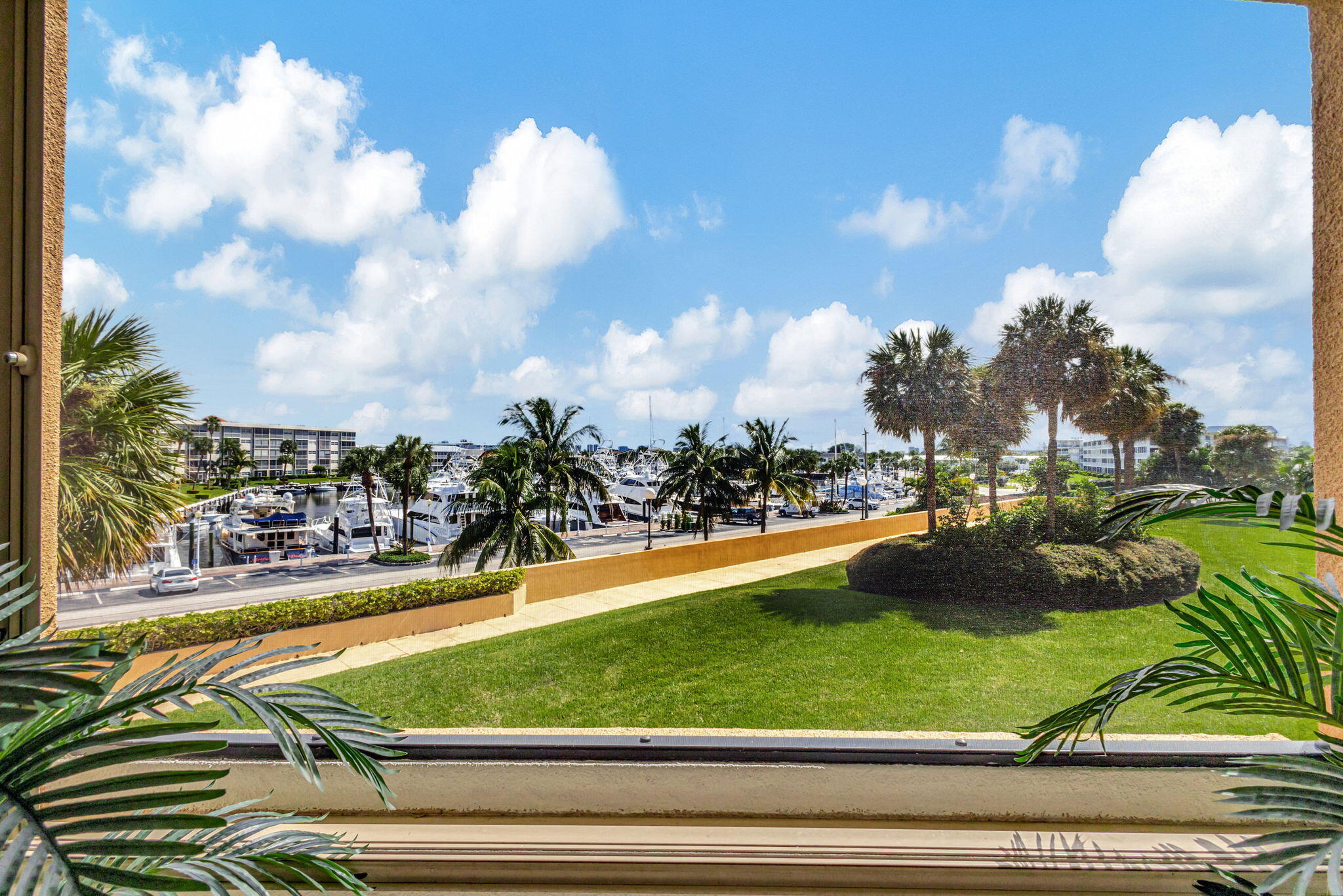 1030 U S Highway One 209
