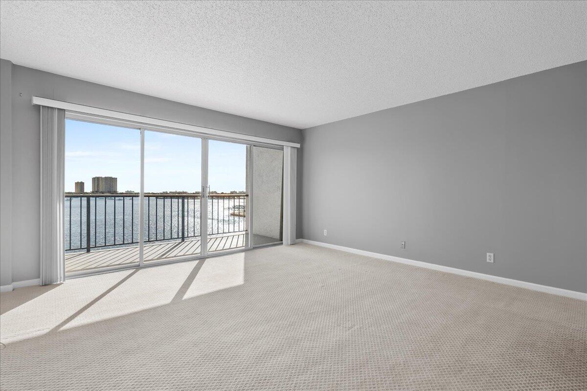 3040 Lake Shore Drive 701