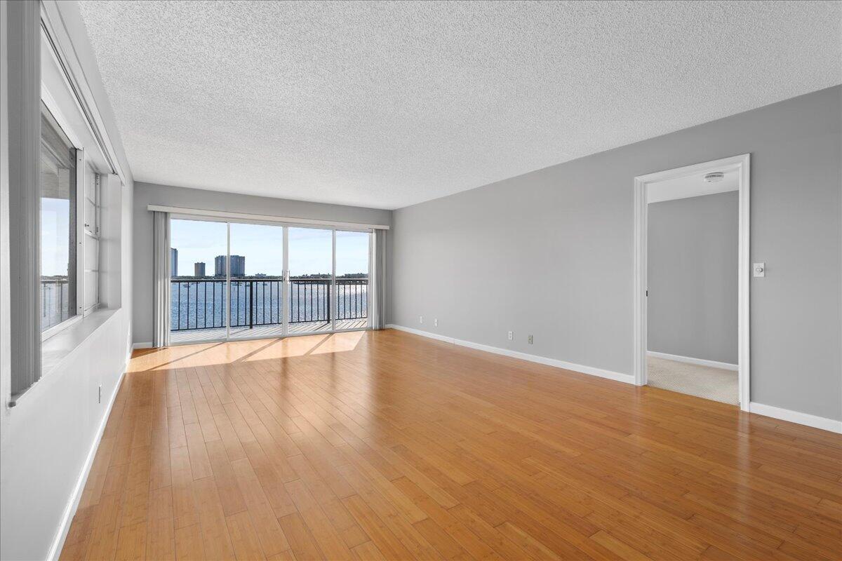 3040 Lake Shore Drive 701