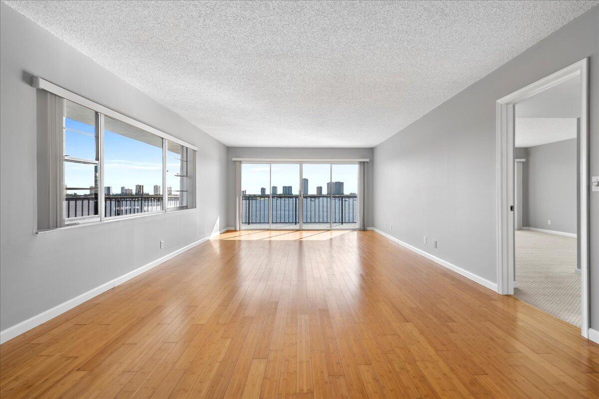 3040 Lake Shore Drive 701