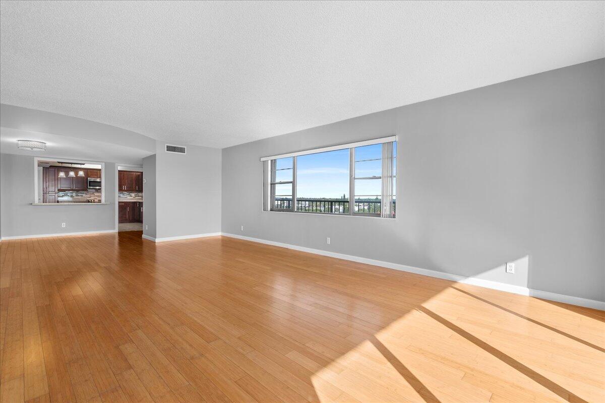 3040 Lake Shore Drive 701