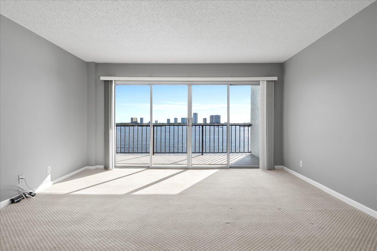 3040 Lake Shore Drive 701