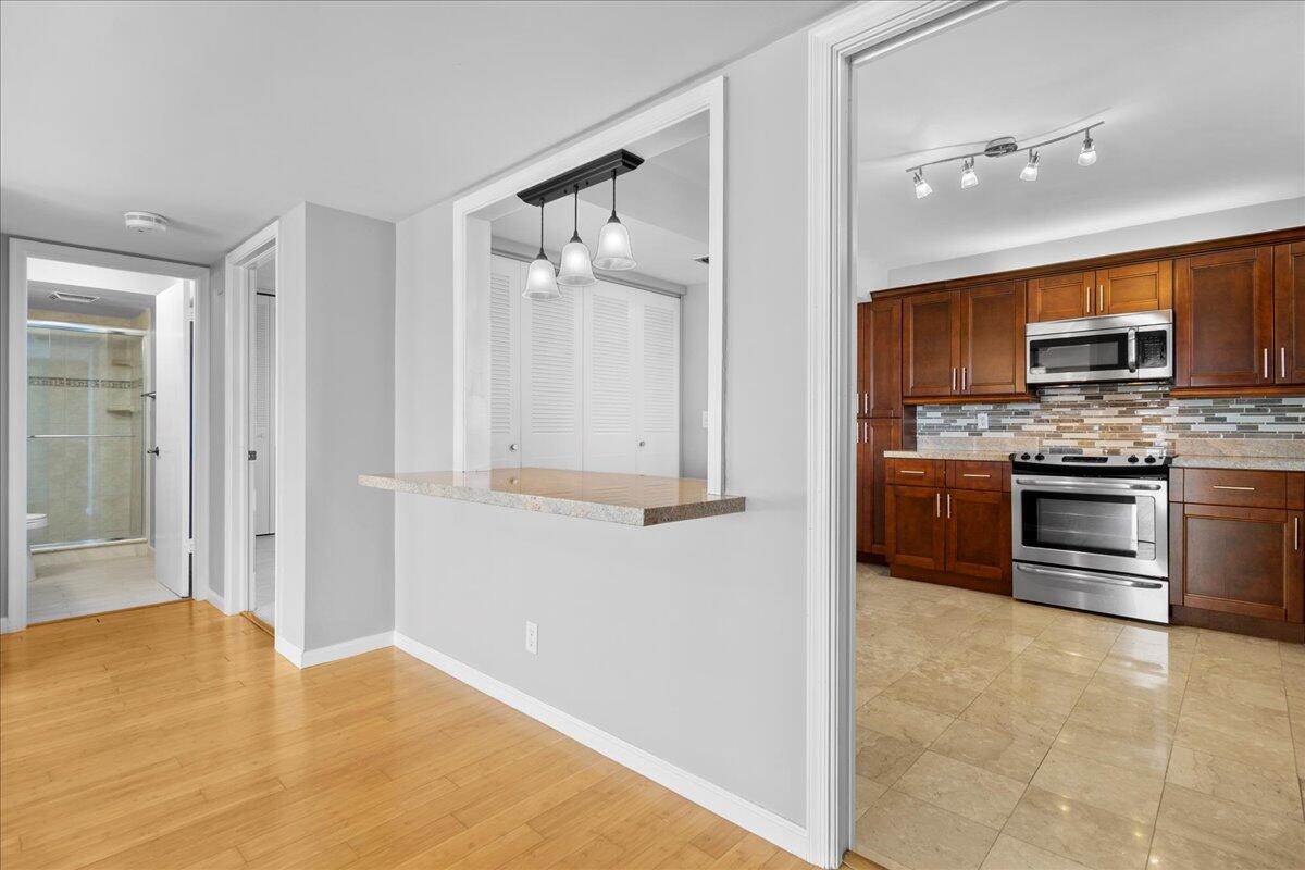 3040 Lake Shore Drive 701