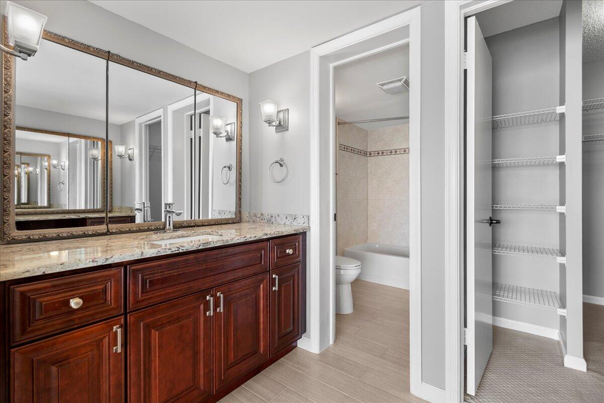 3040 Lake Shore Drive 701