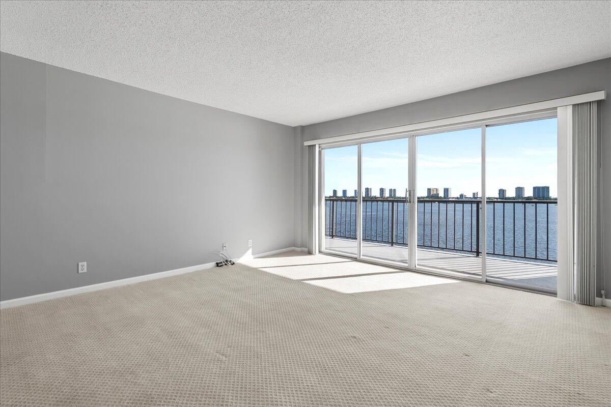 3040 Lake Shore Drive 701