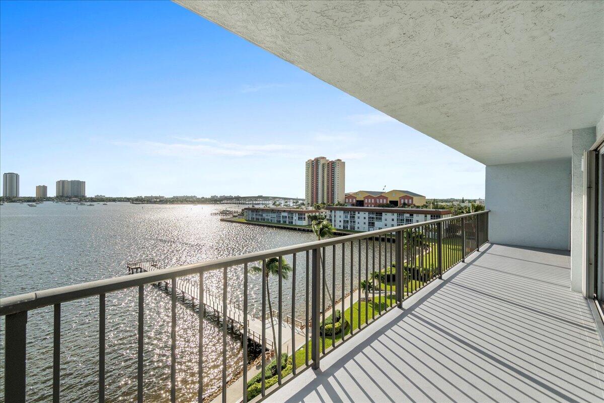 3040 Lake Shore Drive 701