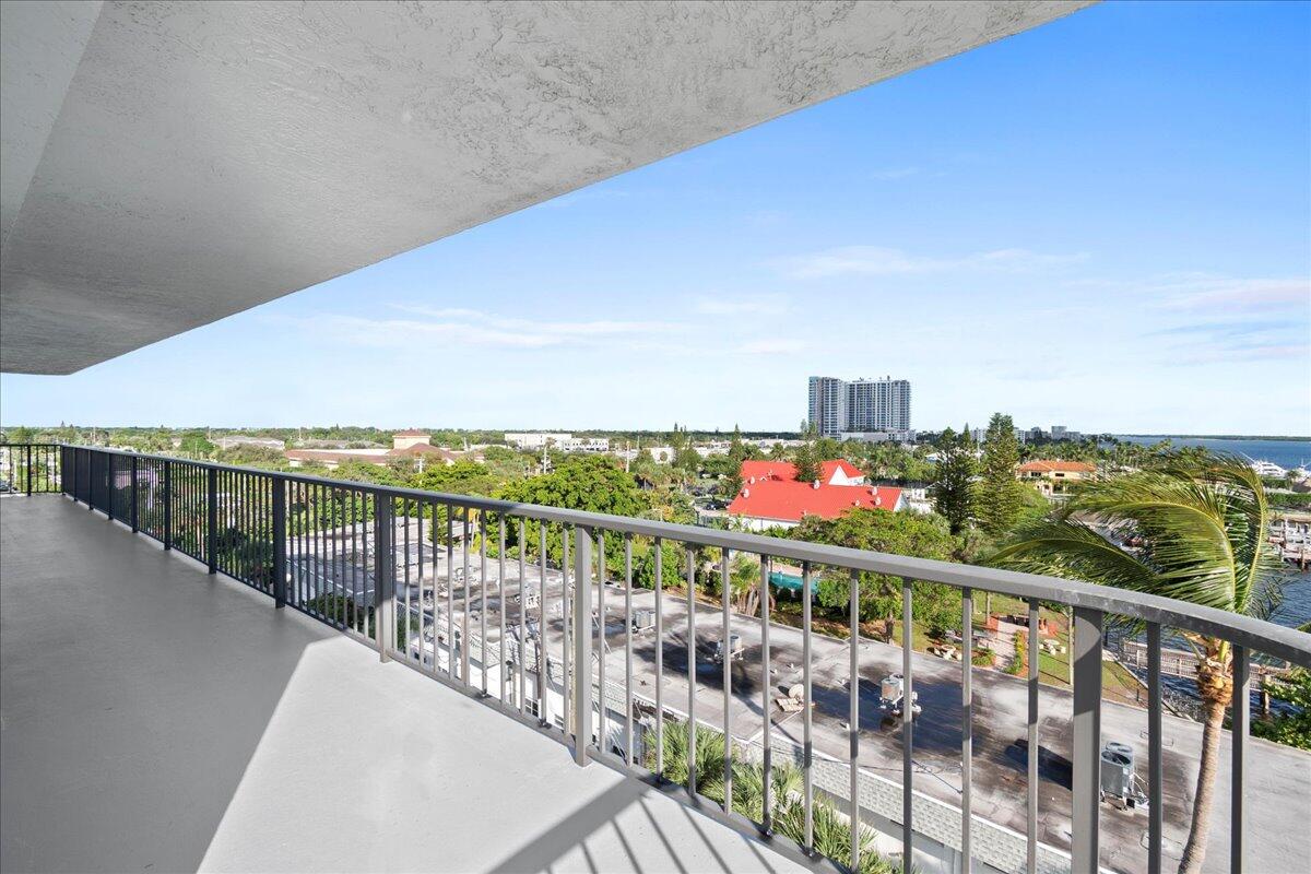 3040 Lake Shore Drive 701