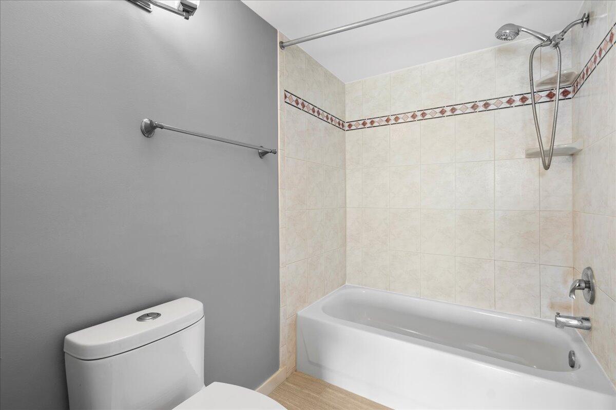 3040 Lake Shore Drive 701
