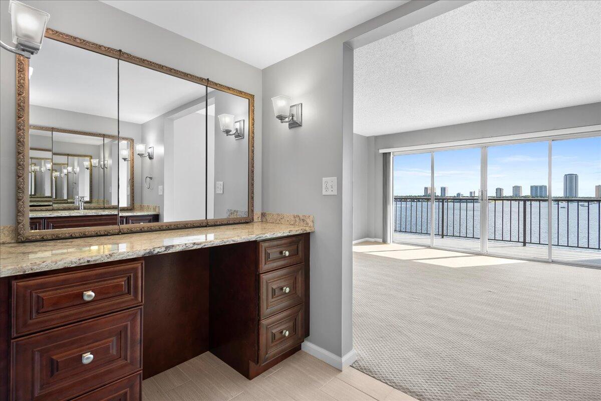 3040 Lake Shore Drive 701