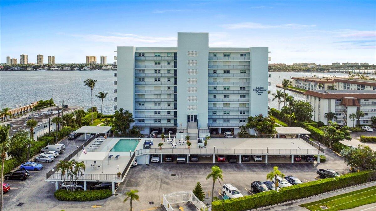 3040 Lake Shore Drive 701