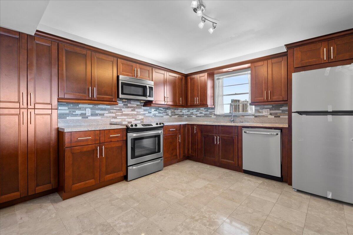 3040 Lake Shore Drive 701
