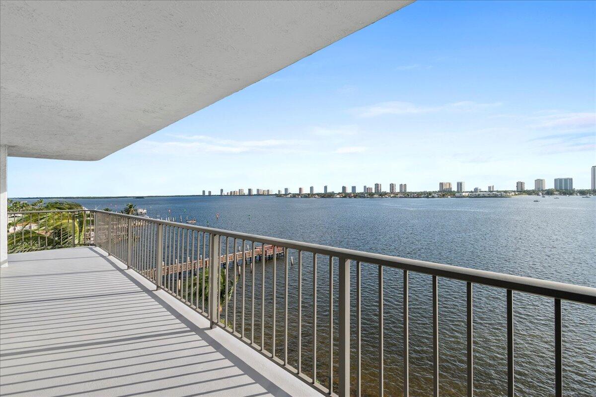 3040 Lake Shore Drive 701