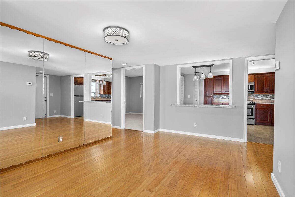 3040 Lake Shore Drive 701