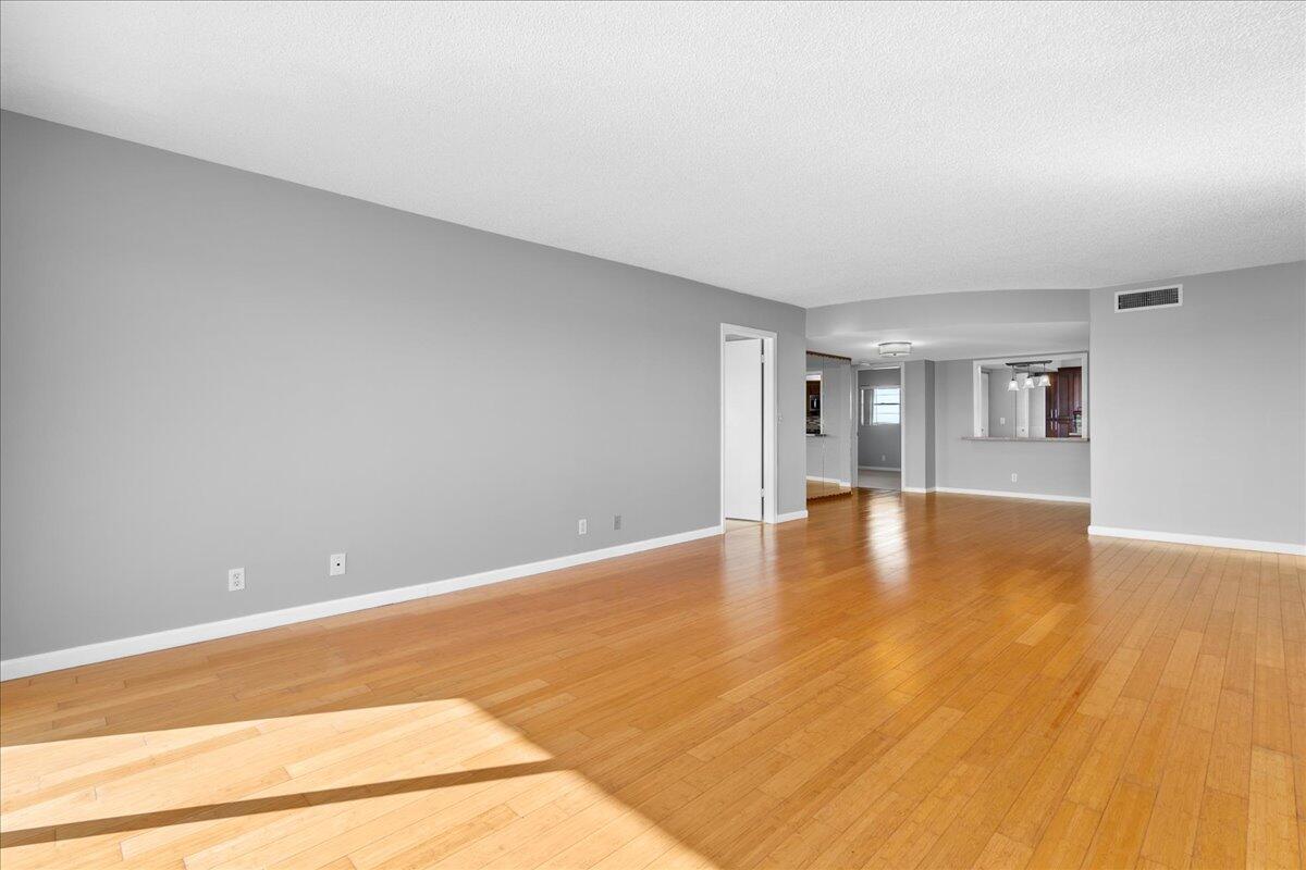 3040 Lake Shore Drive 701