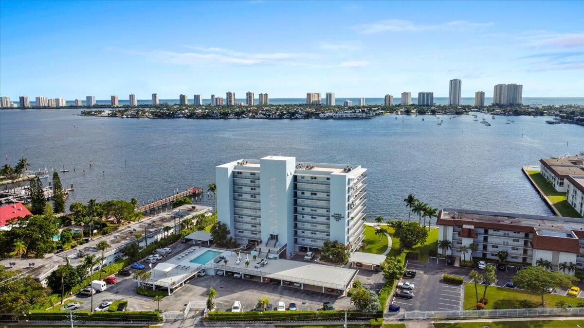3040 Lake Shore Drive 701