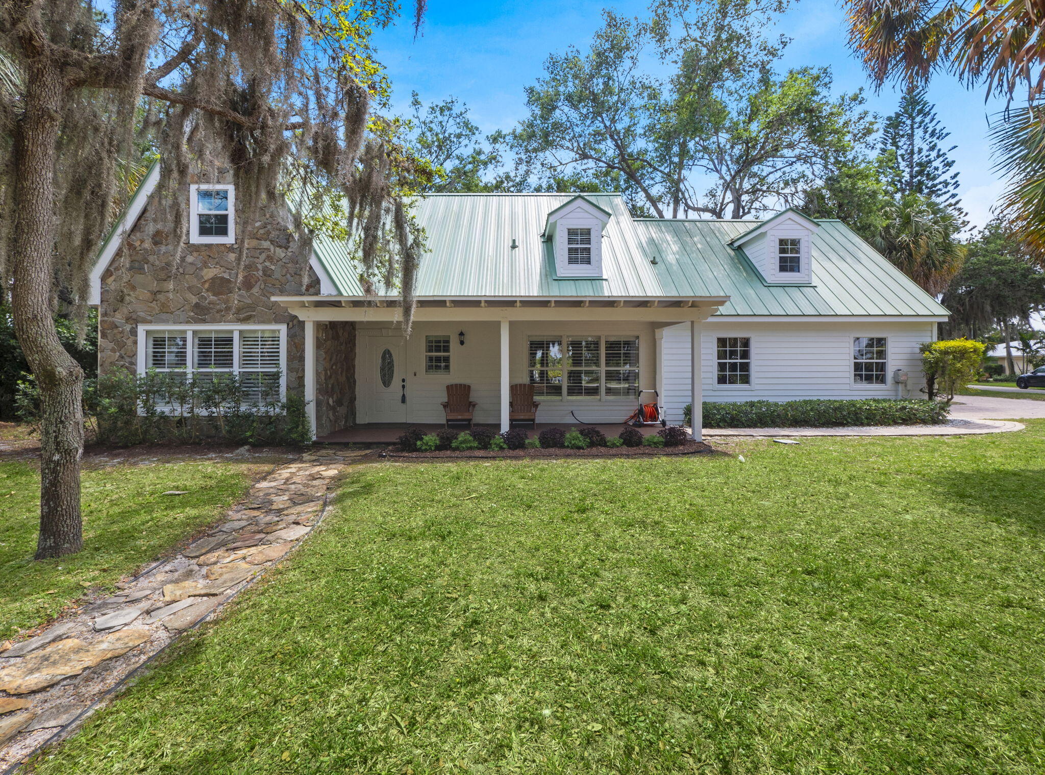 865 SW Magnolia Bluff Drive