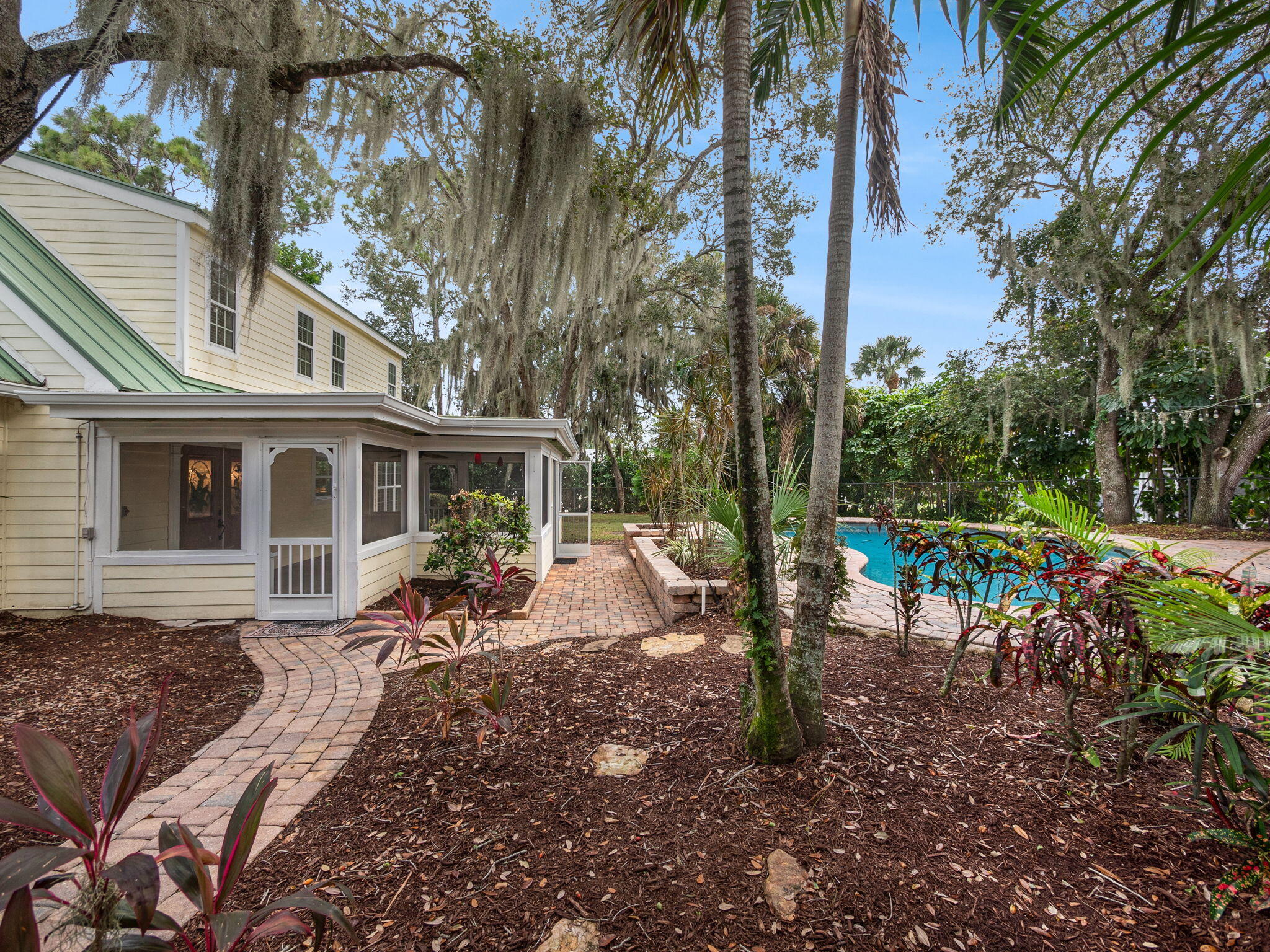 865 SW Magnolia Bluff Drive