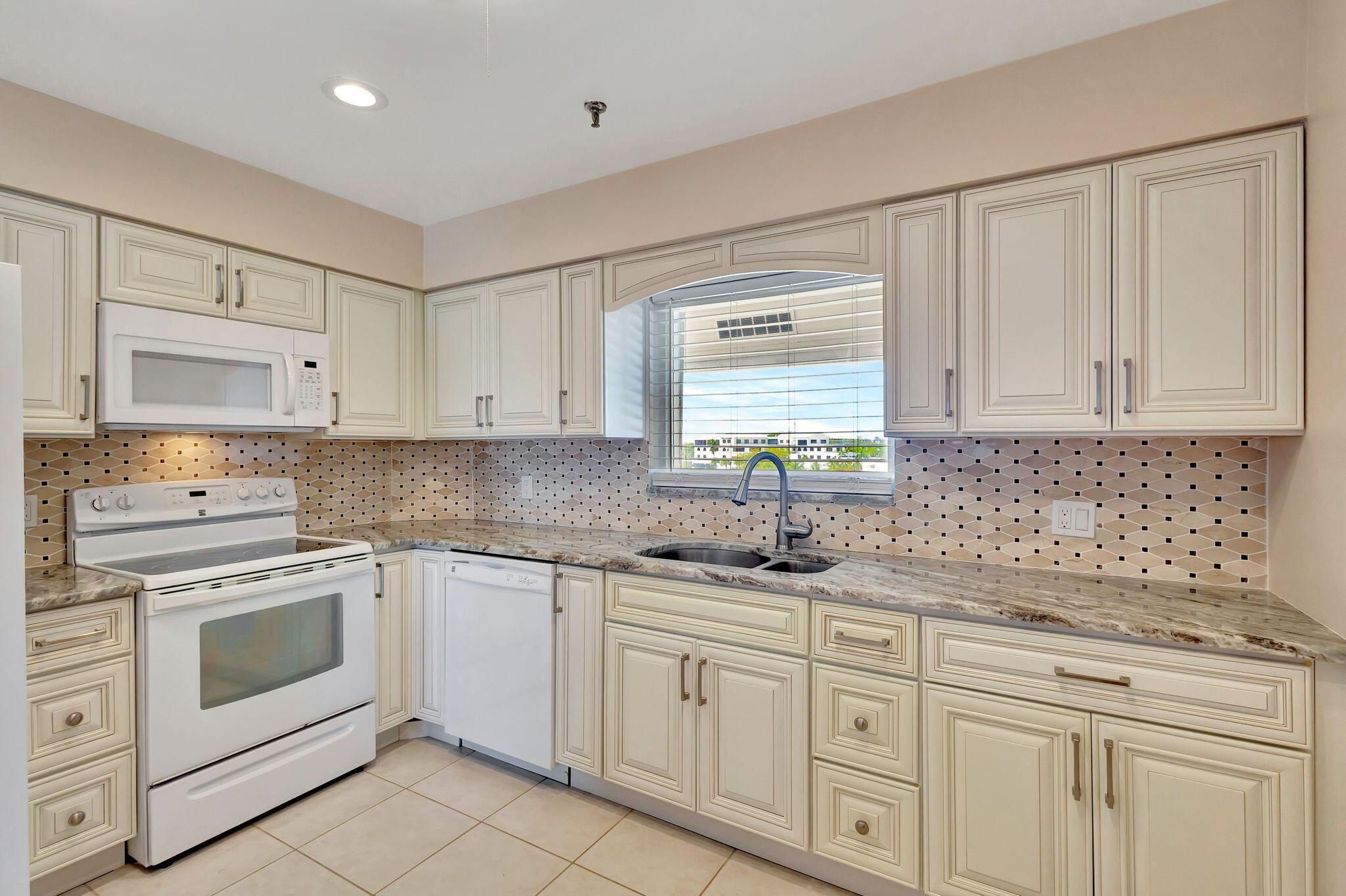 300 Golfview Road 506