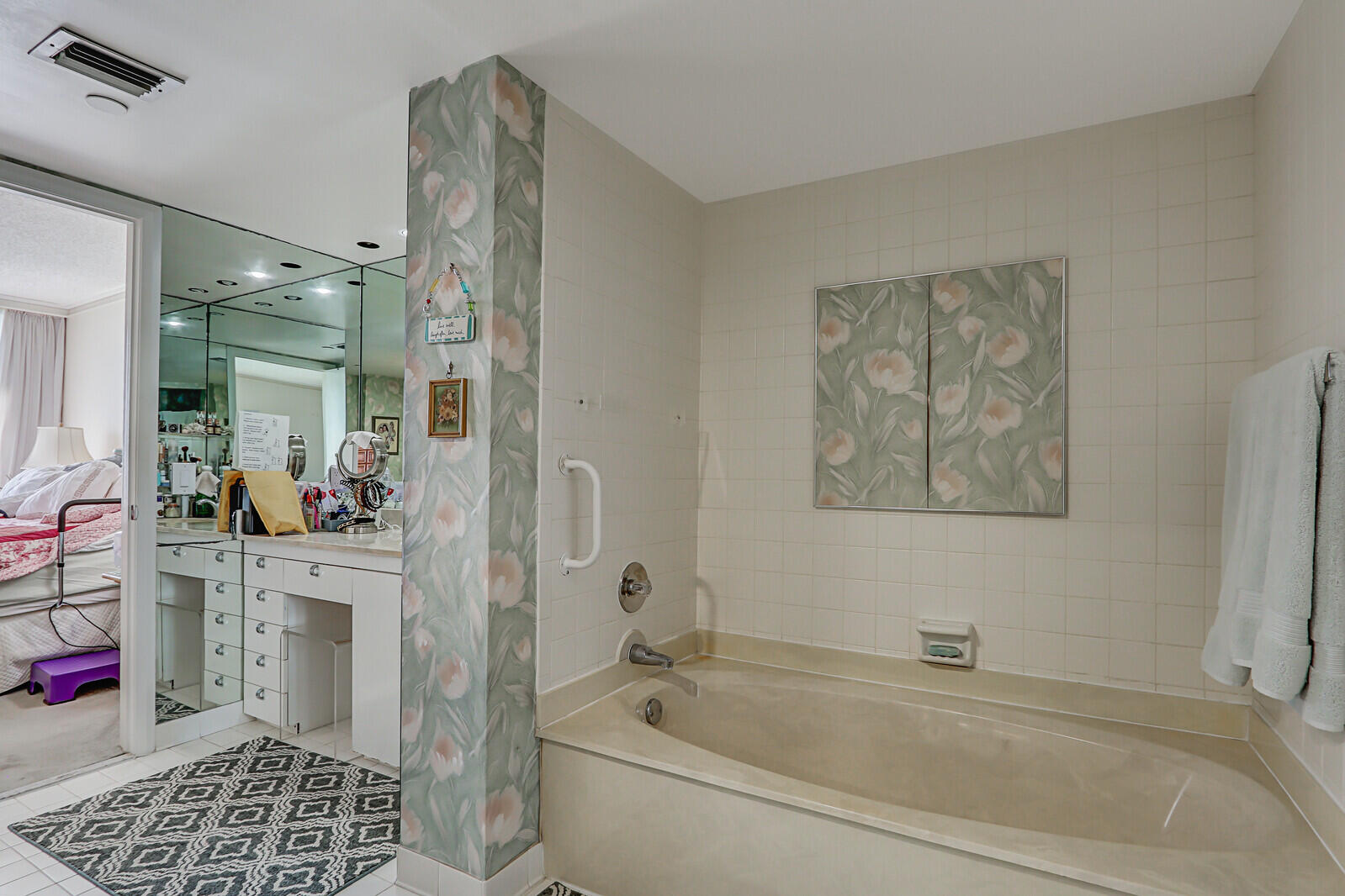 115 Lakeshore Drive 247