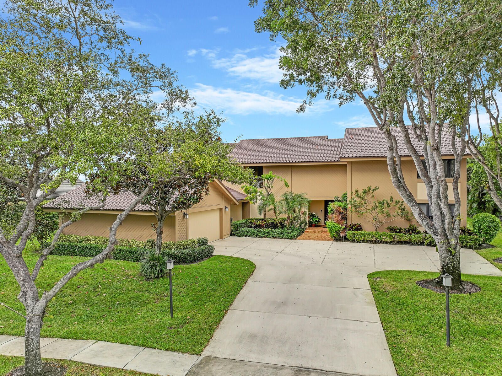 2504 Embassy Drive