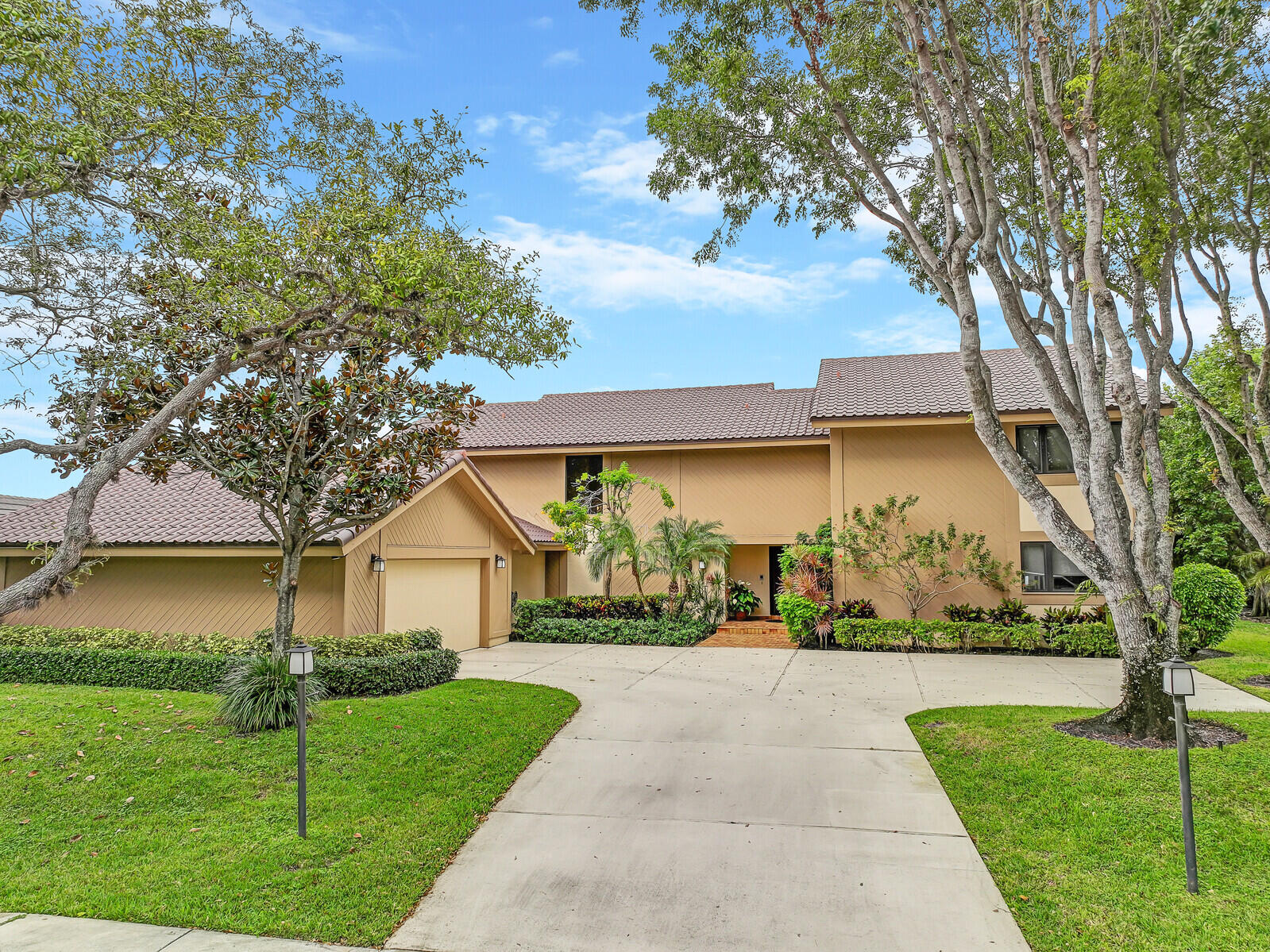 2504 Embassy Drive