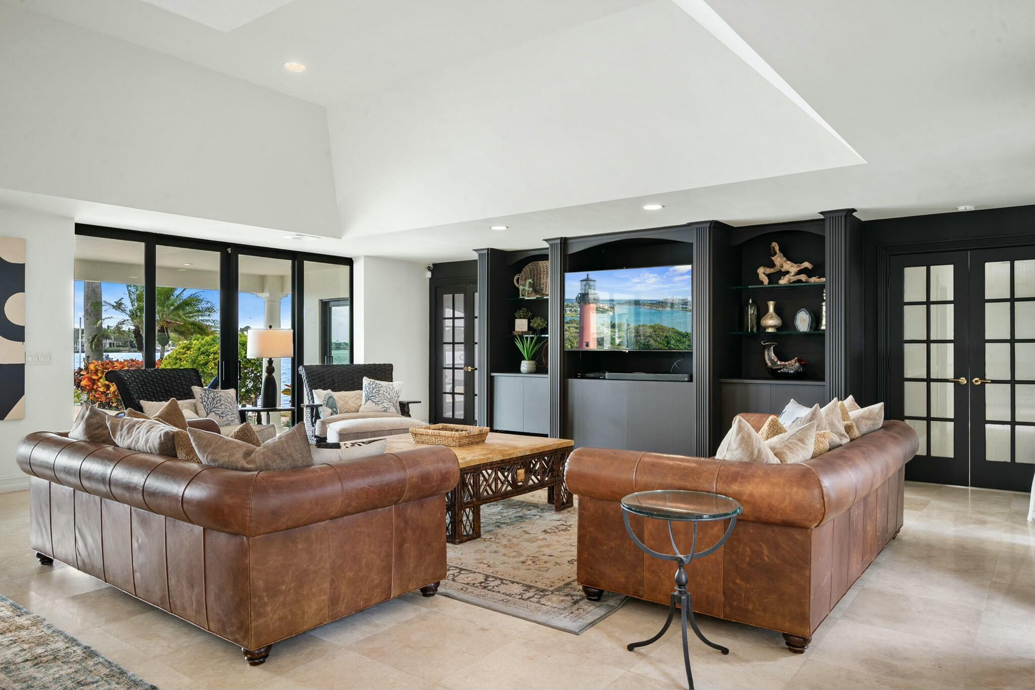 10 Yacht Club Place