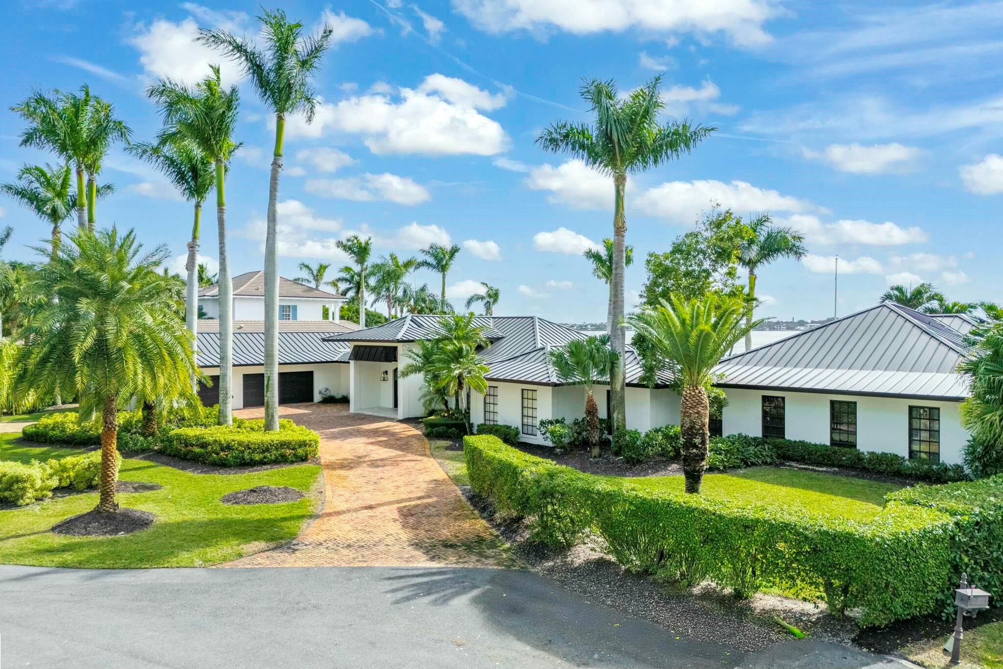 10 Yacht Club Place