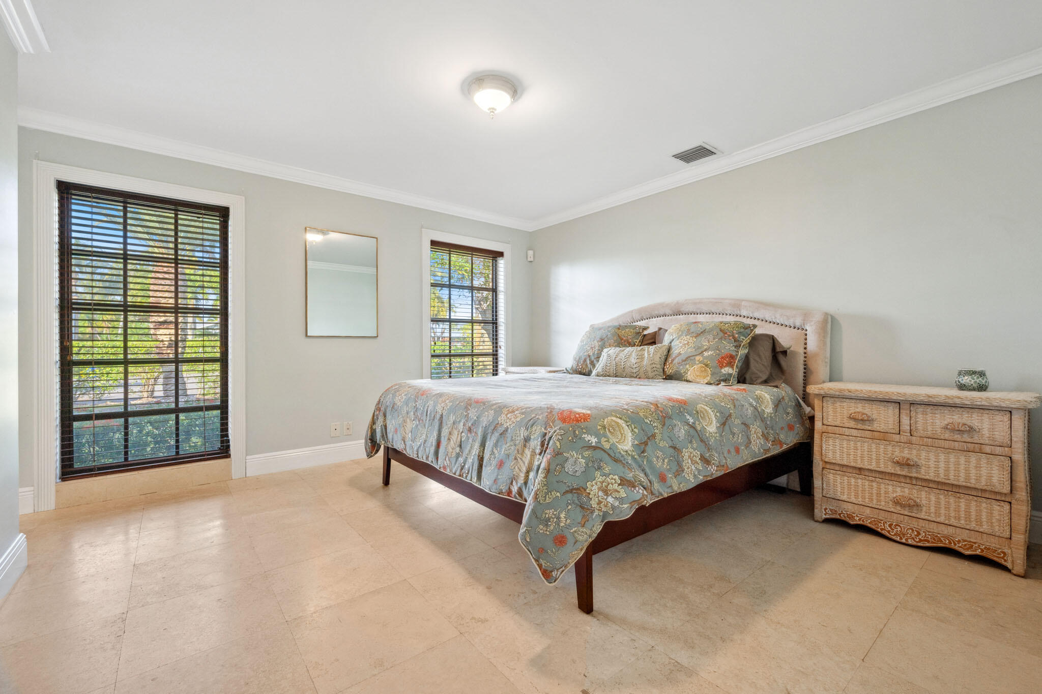 10 Yacht Club Place