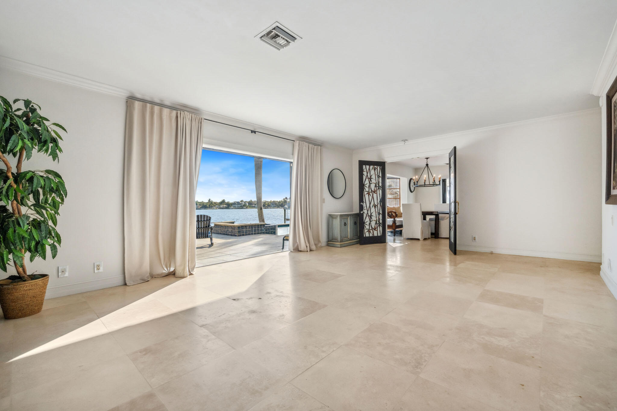 10 Yacht Club Place