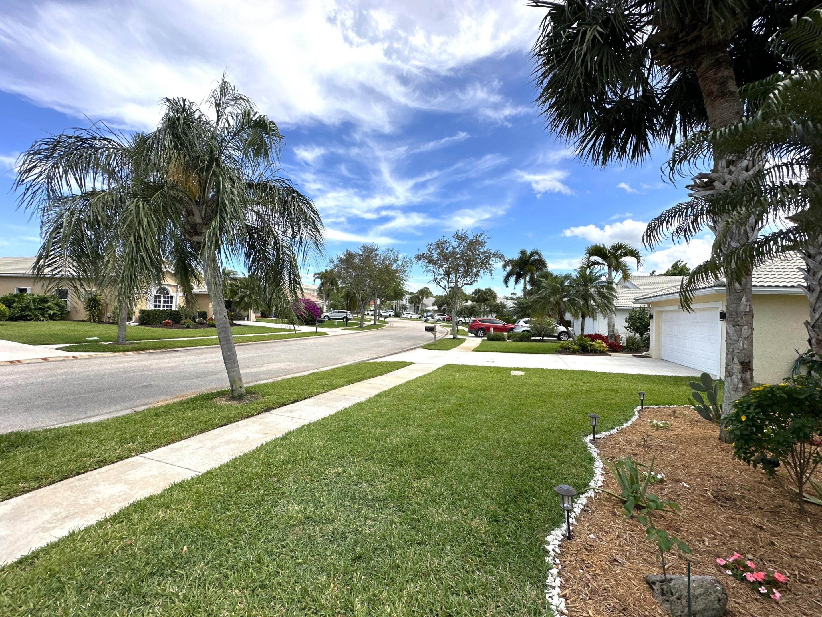 4986 SE Devenwood Way