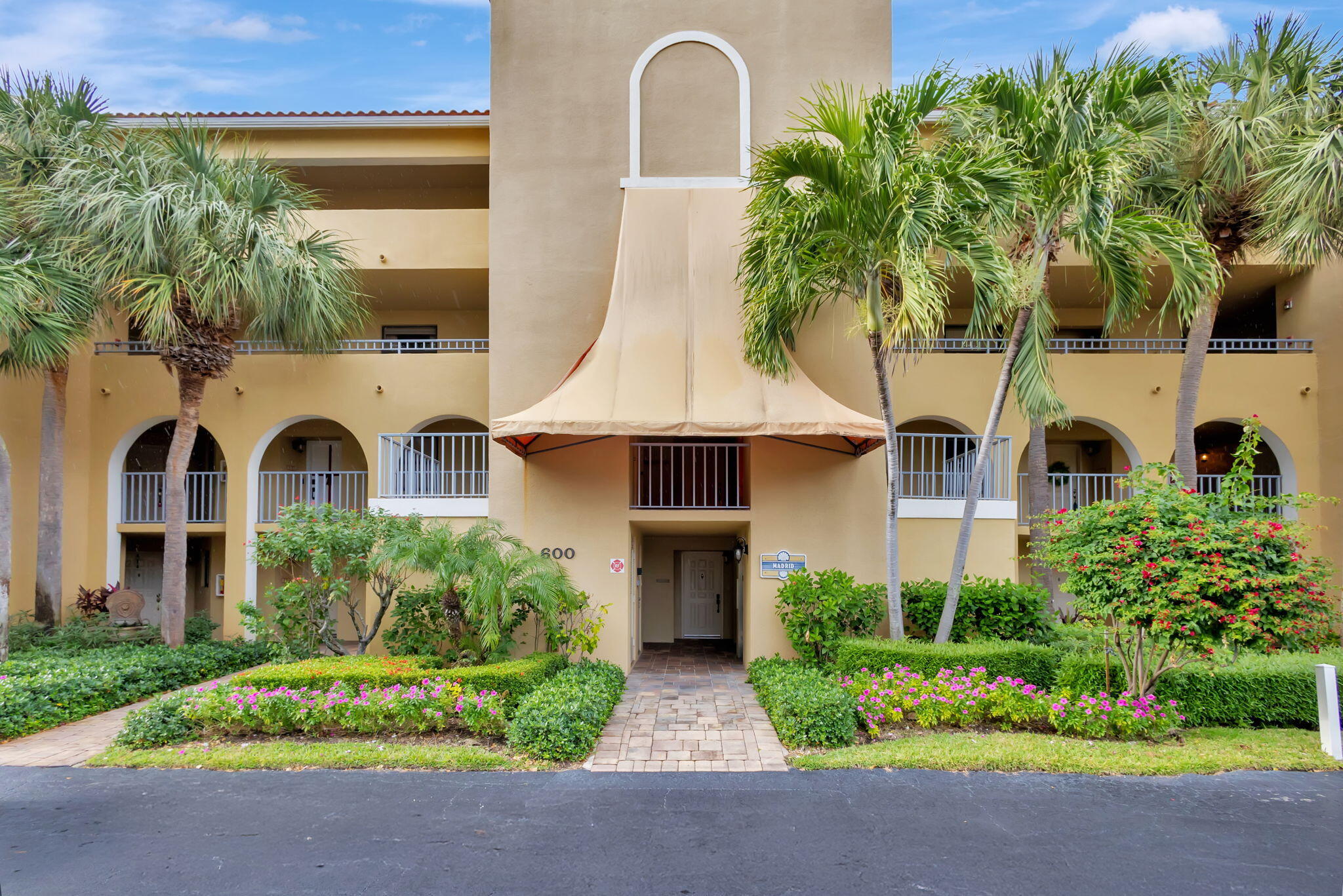 600 Uno Lago Drive 205