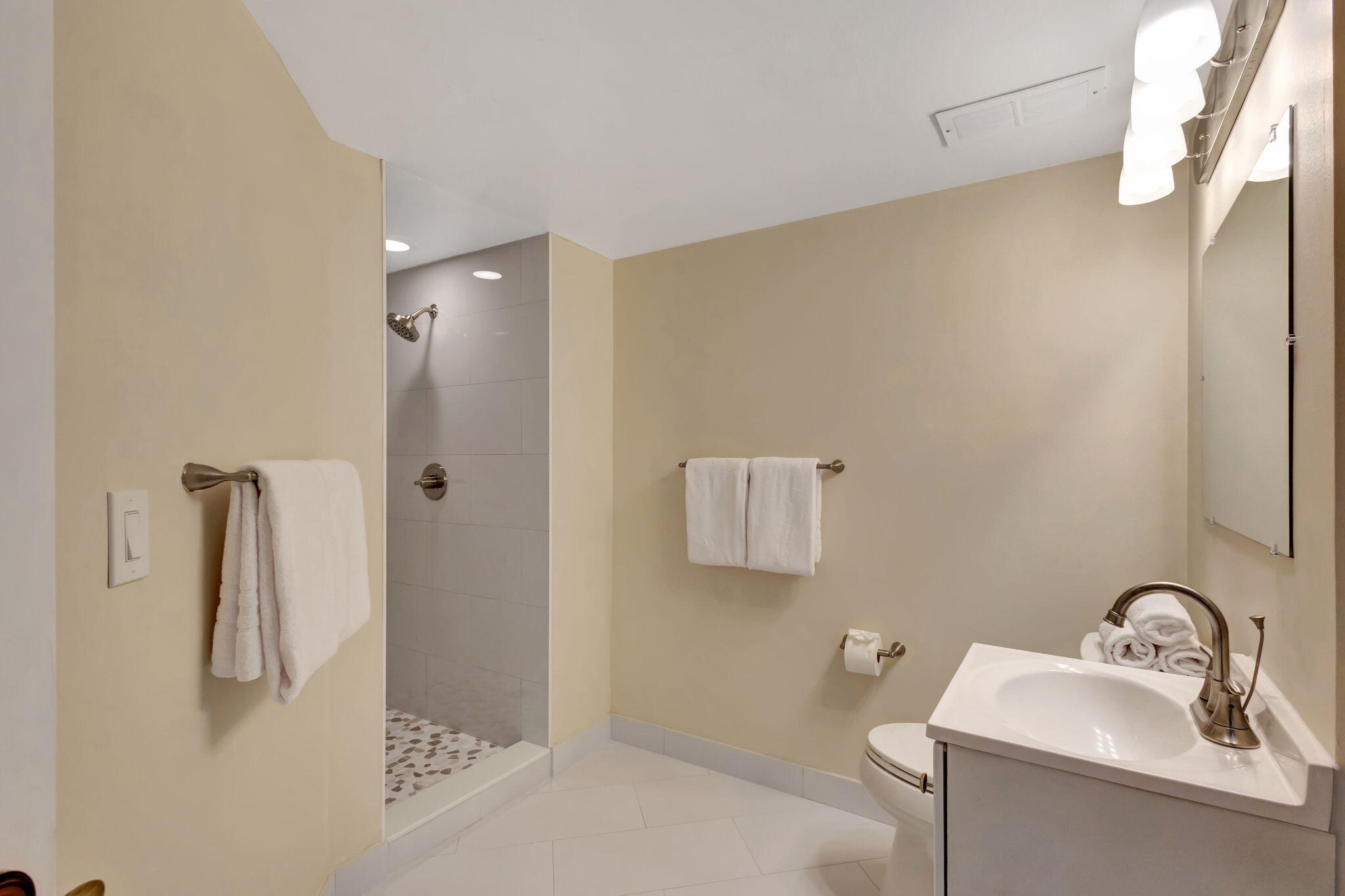 600 Uno Lago Drive 205