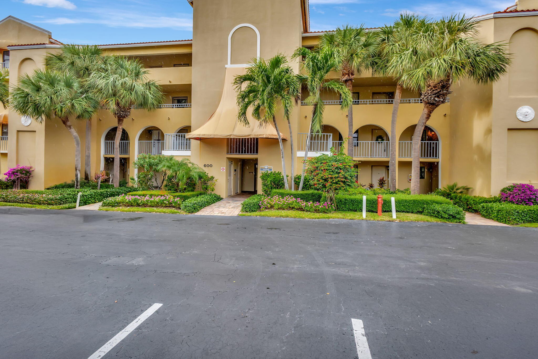 600 Uno Lago Drive 205