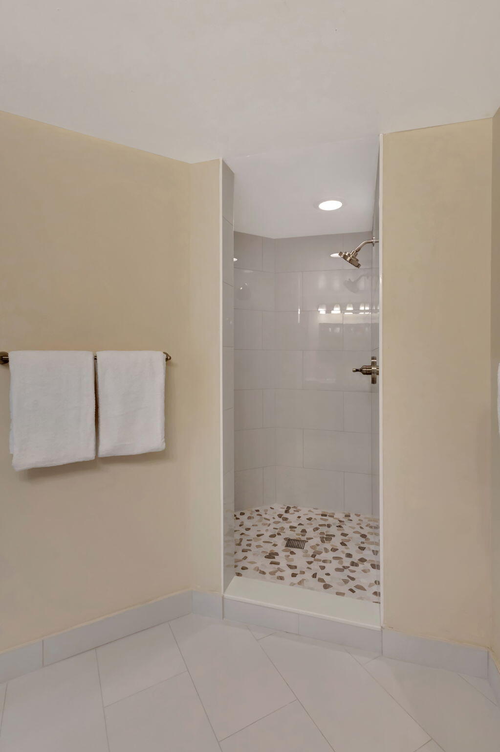 600 Uno Lago Drive 205