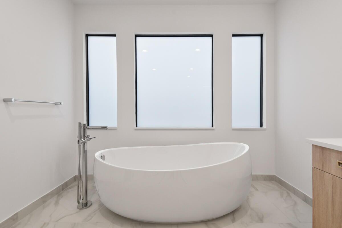 8358 Fishers Island