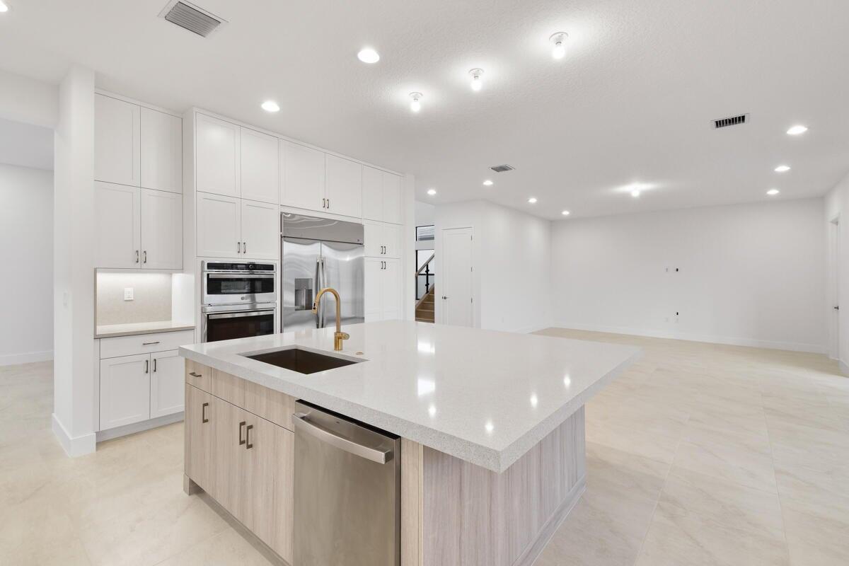 8358 Fishers Island