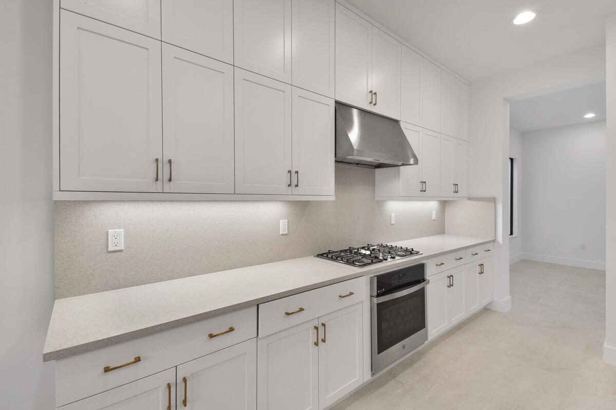 8358 Fishers Island