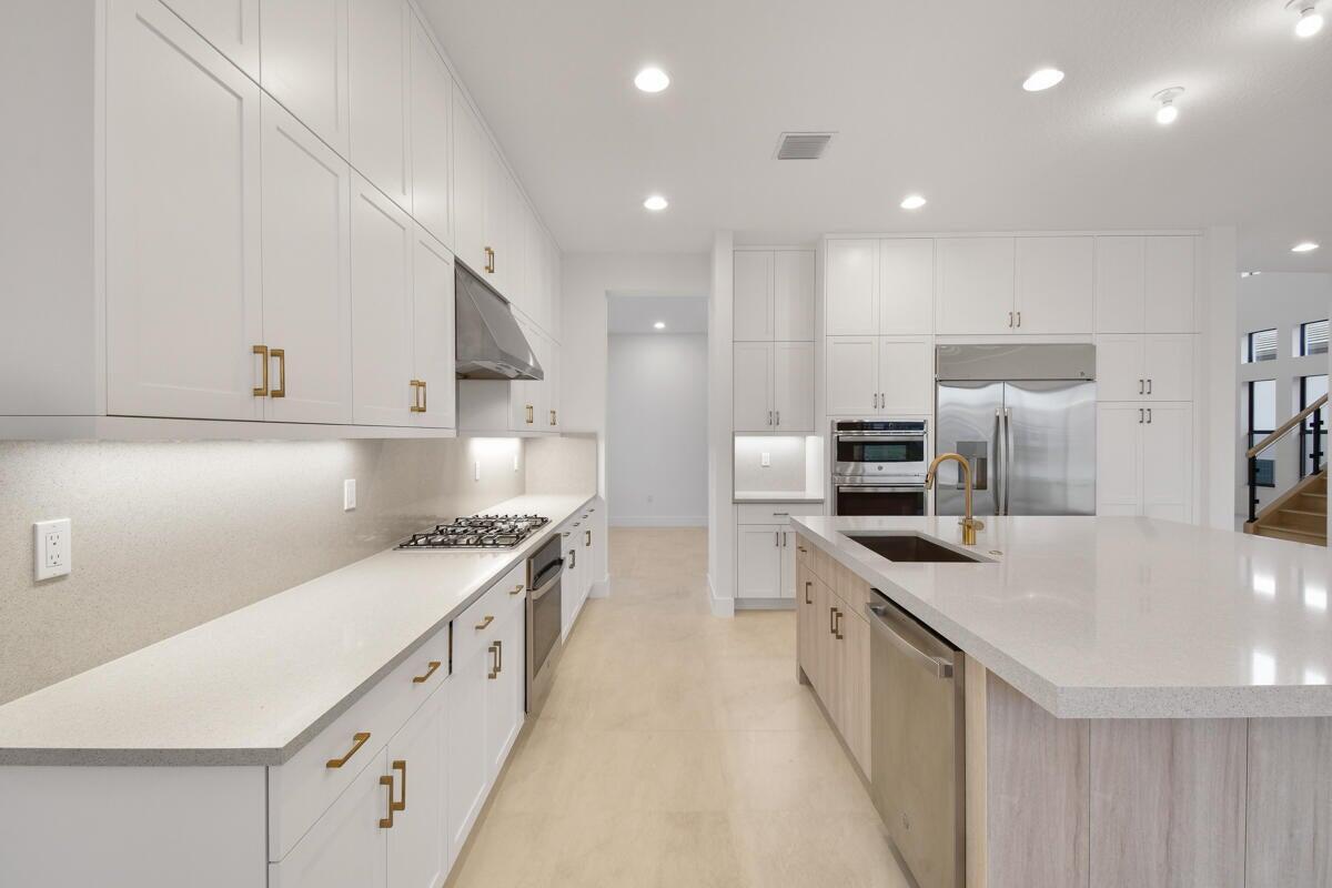 8358 Fishers Island
