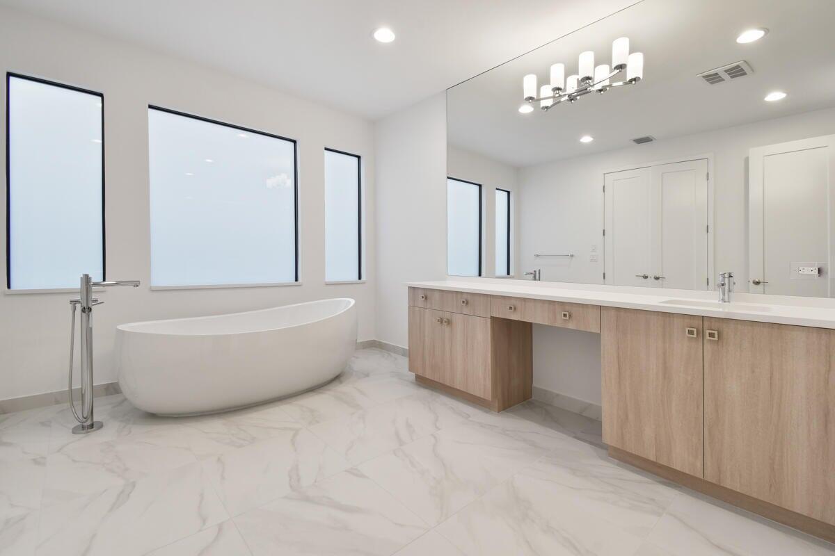 8358 Fishers Island